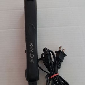   Revlon Ceramic Flat Iron for Ultra Straight Hair